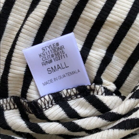 HARLOWE & GRAHAM Cold Shoulder Striped Top - Picture 5 of 5